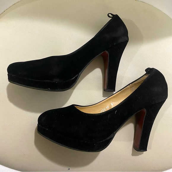 Black Velvet High Heel - Picture 4 of 6